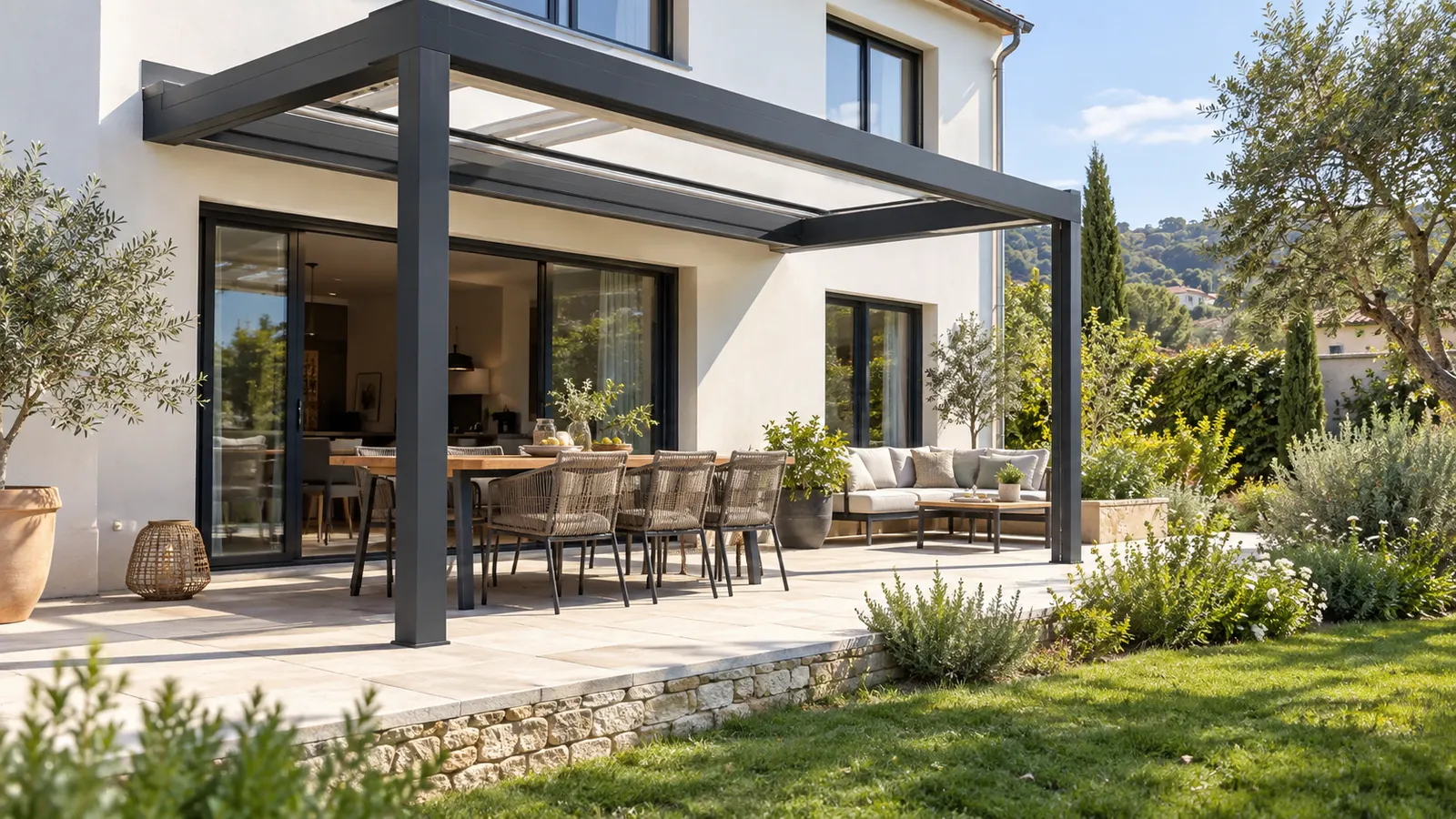 Pergola à lames rétractables : ouverture, entretien et limites