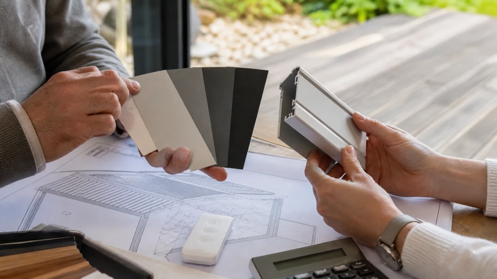 Échantillons d’aluminium et profil de lame étudiés pour établir un budget de pergola